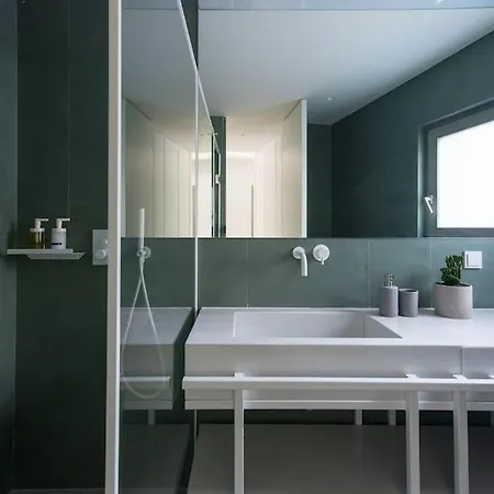 Apartament The Met Main 2 *